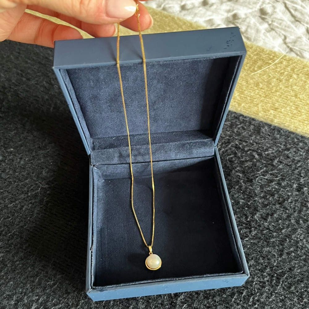 Worn 2x excellent condition gold chain Pearl pendant